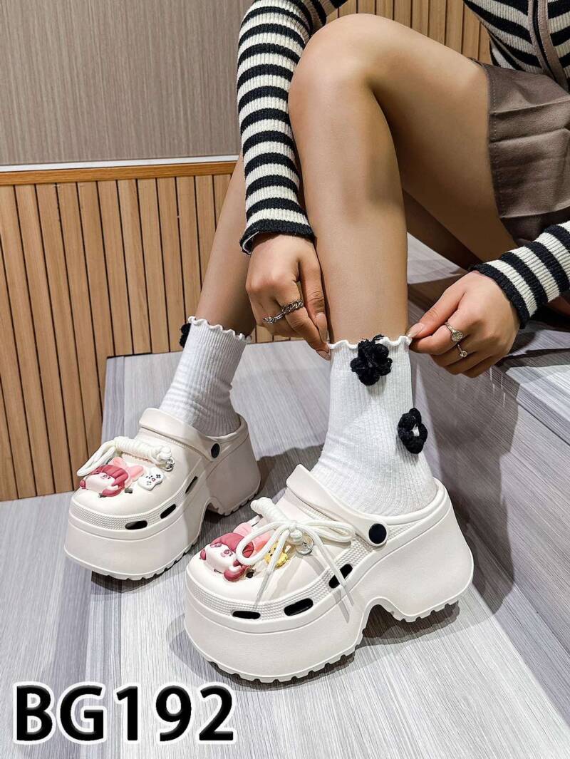 Klapki damskie Roz 36-41 / 12 par